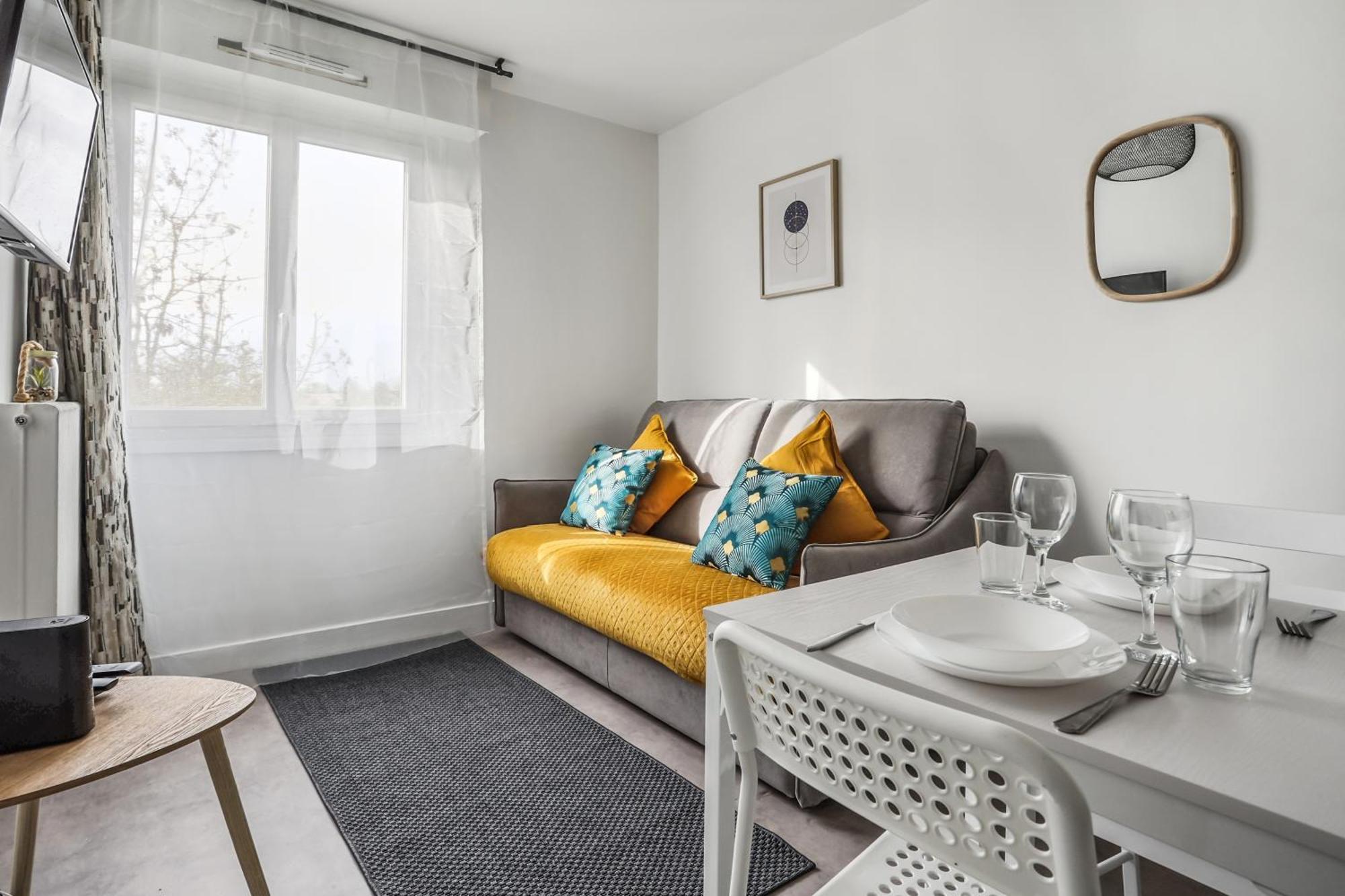 Comfortable Studio Dowtown Корбей-Есон Екстериор снимка